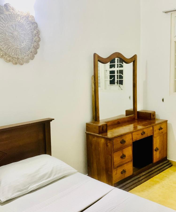 Dreamy Surf House Hotel Weligama Kültér fotó